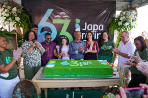 Festa também teve bolo de aniversário. Foto: Allex Nazário